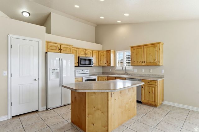 3533 N REMUDA DR, Farr West, UT 84404