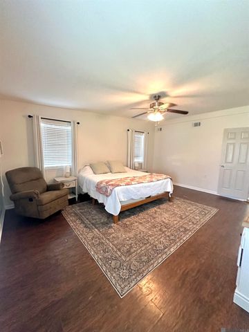 19647 Perrilloux Rd, Livingston, LA 70754