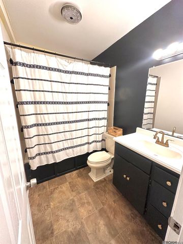 19647 Perrilloux Rd, Livingston, LA 70754