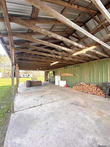 19647 Perrilloux Rd, Livingston, LA 70754