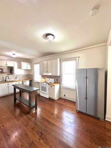 19647 Perrilloux Rd, Livingston, LA 70754