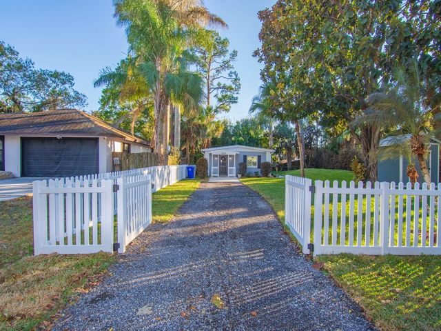 6425 4th Place, Vero Beach, FL 32968