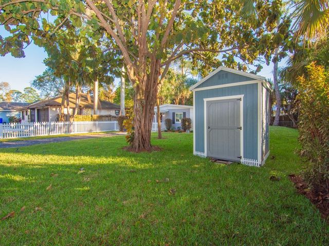 6425 4th Place, Vero Beach, FL 32968