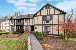 20 Chatham Court 20, Brookfield, CT 06804