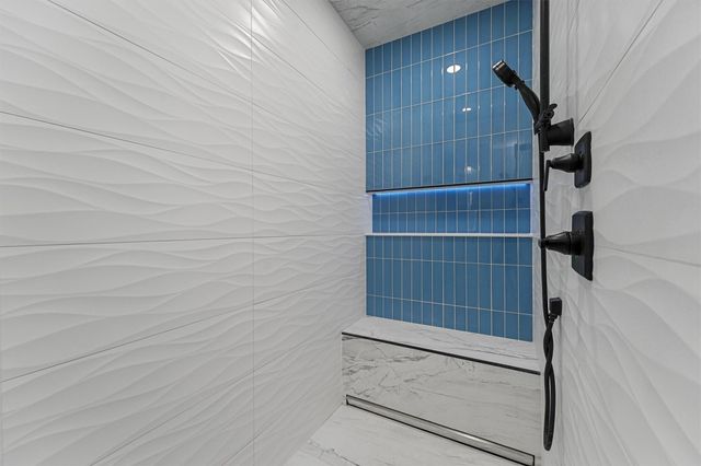 4121 Pointe West Drive 302, Galveston, TX 77554