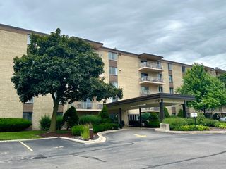 110 W Butterfield Road 310S, Elmhurst, IL 60126