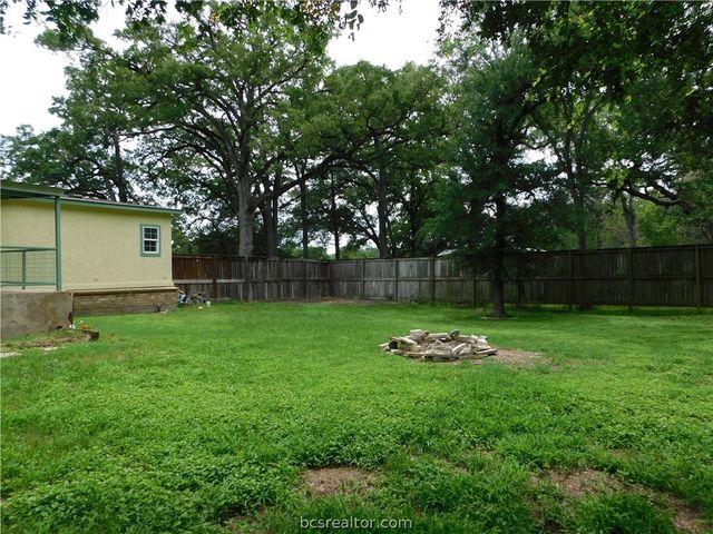 402 Higgs Drive, Bryan, TX 77807