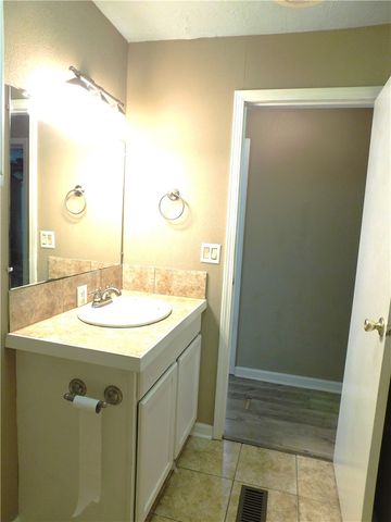 402 Higgs Drive, Bryan, TX 77807