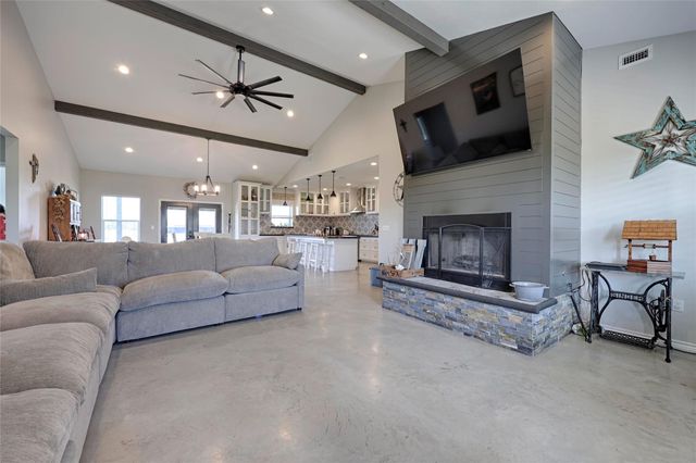 1100 Calhoun RD, Eagle Lake, TX 77434