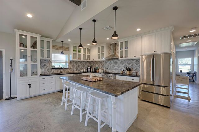 1100 Calhoun RD, Eagle Lake, TX 77434