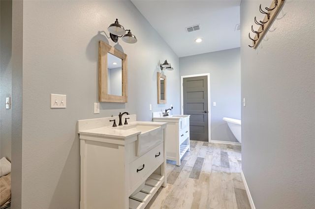 1100 Calhoun RD, Eagle Lake, TX 77434