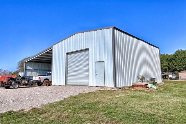 1100 Calhoun RD, Eagle Lake, TX 77434