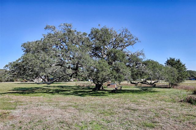 1100 Calhoun RD, Eagle Lake, TX 77434