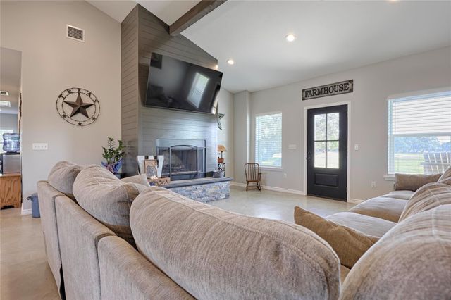 1100 Calhoun RD, Eagle Lake, TX 77434