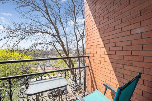 2421 Emerson Avenue S 107, Minneapolis, MN 55405