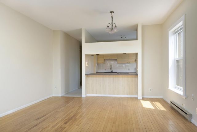2421 Emerson Avenue S 107, Minneapolis, MN 55405