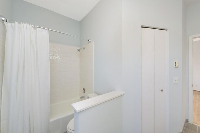 2421 Emerson Avenue S 107, Minneapolis, MN 55405