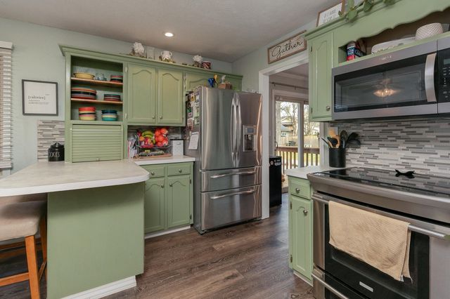 1039 E Manchester Drive, Springfield, MO 65810