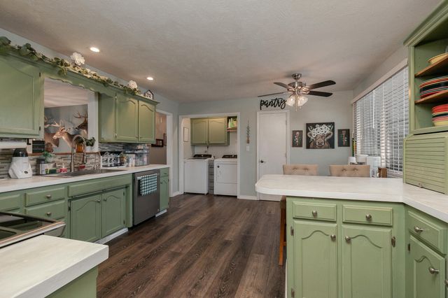 1039 E Manchester Drive, Springfield, MO 65810