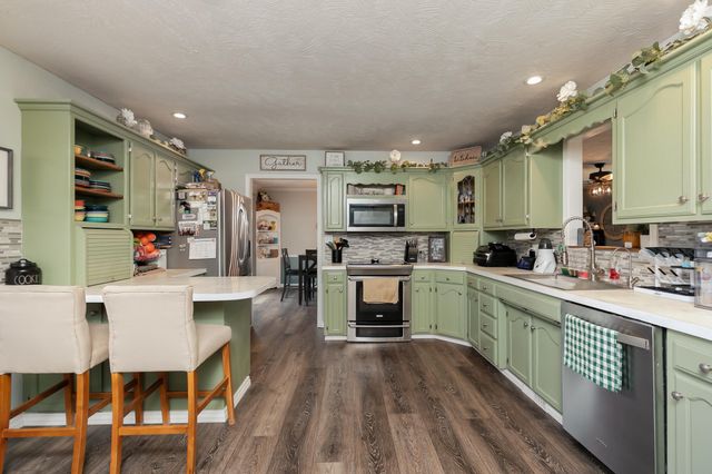 1039 E Manchester Drive, Springfield, MO 65810