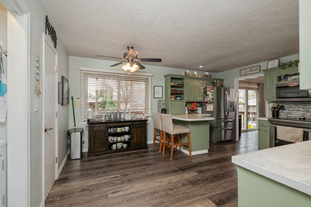 1039 E Manchester Drive, Springfield, MO 65810