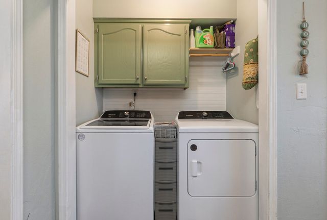 1039 E Manchester Drive, Springfield, MO 65810