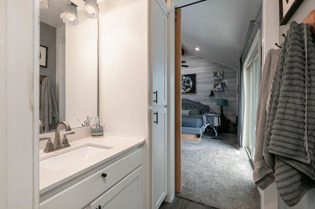 1039 E Manchester Drive, Springfield, MO 65810