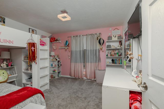 1039 E Manchester Drive, Springfield, MO 65810