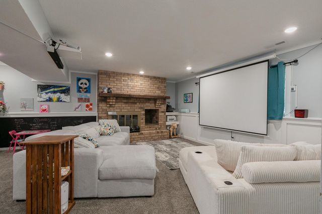 1039 E Manchester Drive, Springfield, MO 65810