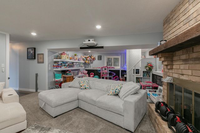 1039 E Manchester Drive, Springfield, MO 65810