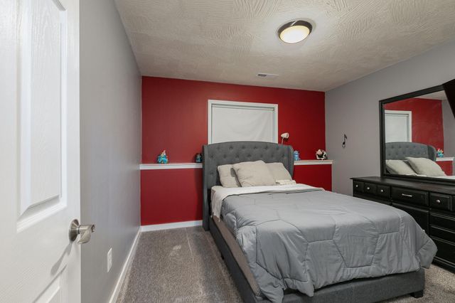 1039 E Manchester Drive, Springfield, MO 65810