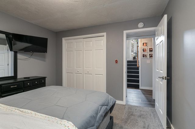 1039 E Manchester Drive, Springfield, MO 65810