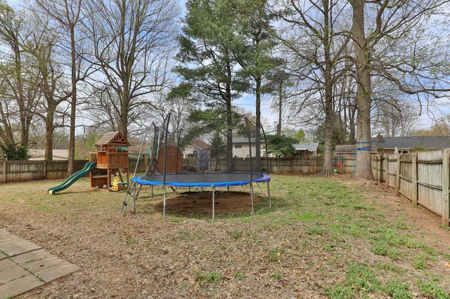 1039 E Manchester Drive, Springfield, MO 65810