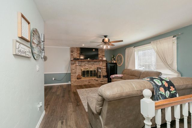 1039 E Manchester Drive, Springfield, MO 65810