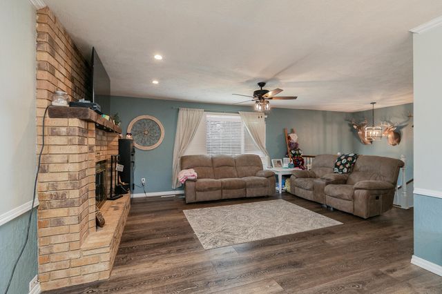 1039 E Manchester Drive, Springfield, MO 65810