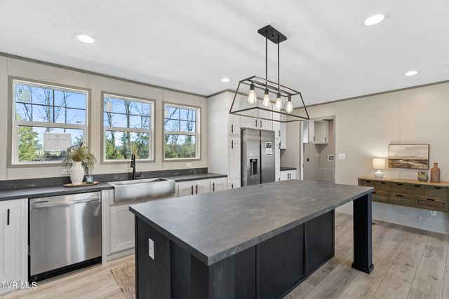 8000 Snapps Ferry Road, Chuckey, TN 37641