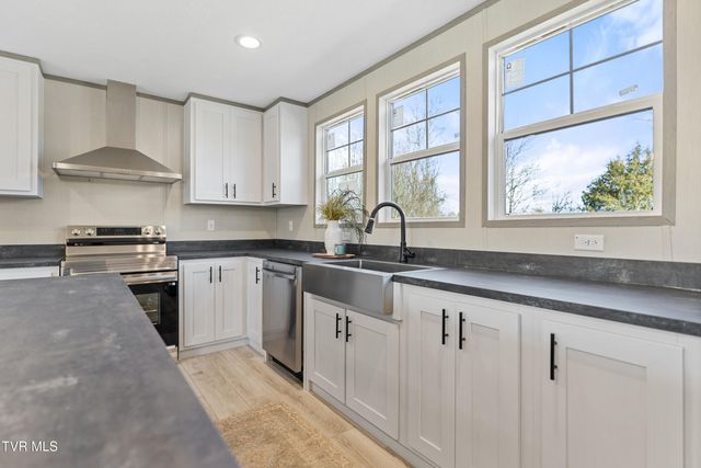 8000 Snapps Ferry Road, Chuckey, TN 37641