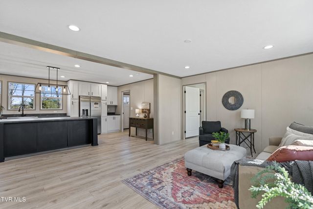 8000 Snapps Ferry Road, Chuckey, TN 37641