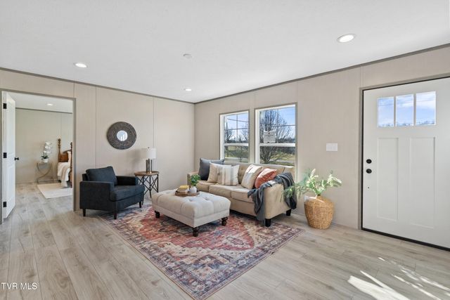 8000 Snapps Ferry Road, Chuckey, TN 37641