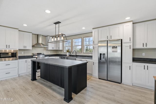 8000 Snapps Ferry Road, Chuckey, TN 37641