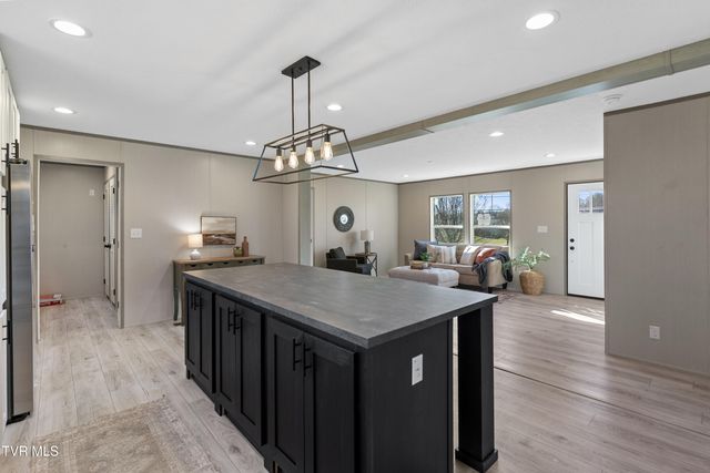 8000 Snapps Ferry Road, Chuckey, TN 37641