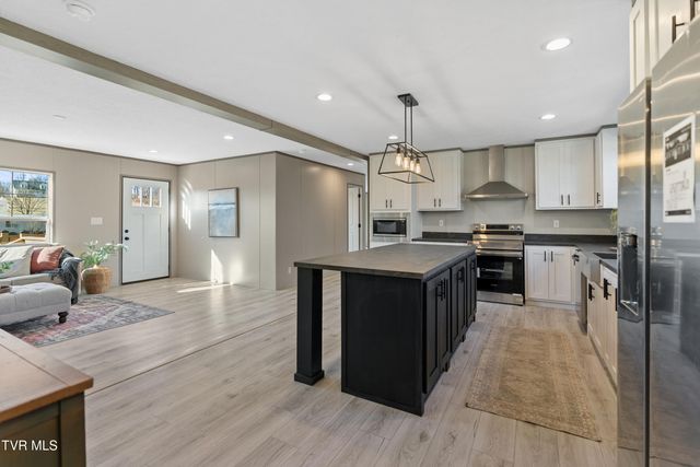 8000 Snapps Ferry Road, Chuckey, TN 37641