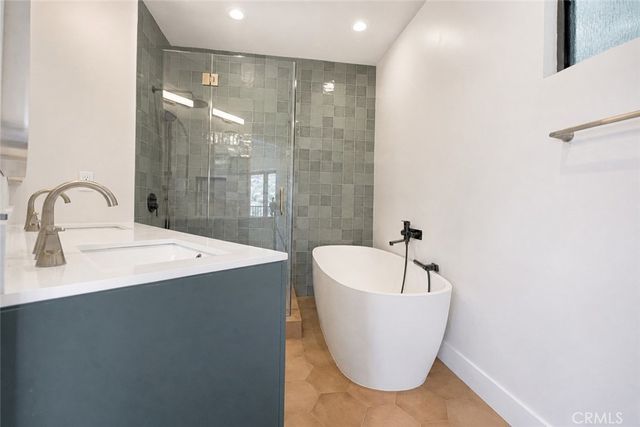 3434 Larissa, Los Angeles, CA 90026