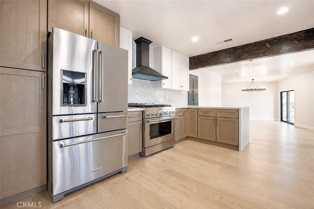 3434 Larissa, Los Angeles, CA 90026