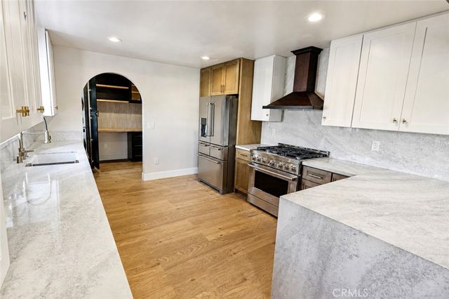 3434 Larissa, Los Angeles, CA 90026