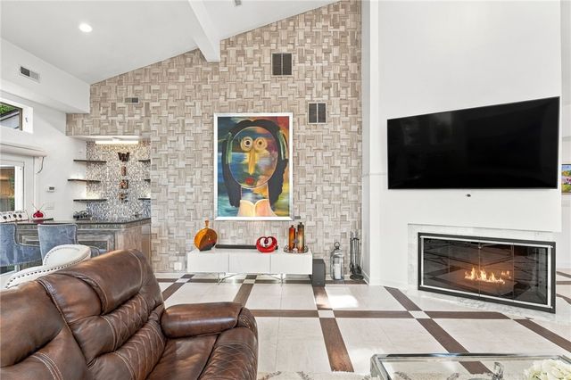 2 Elden Court, Lincoln, RI 02865