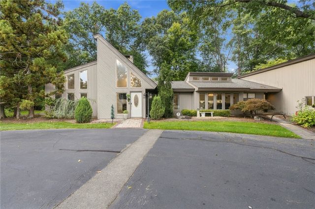 2 Elden Court, Lincoln, RI 02865
