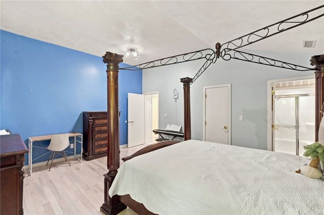 2 Elden Court, Lincoln, RI 02865