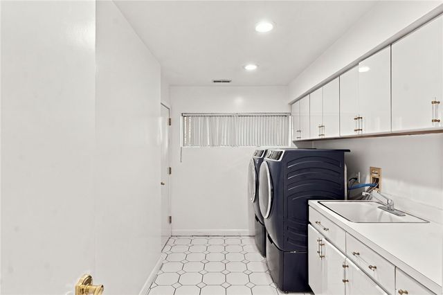 2 Elden Court, Lincoln, RI 02865