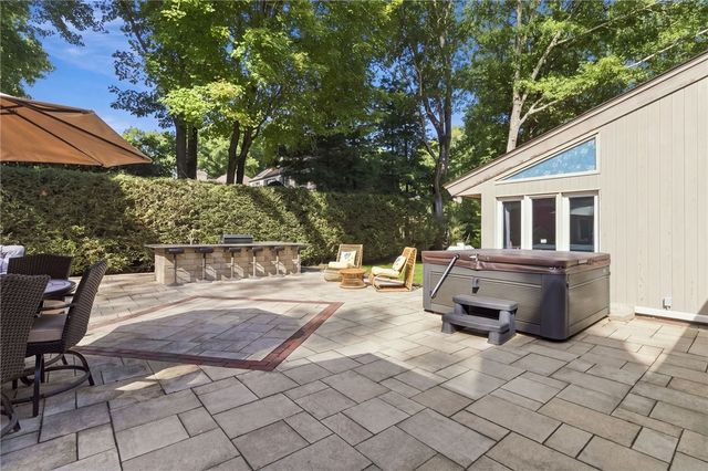 2 Elden Court, Lincoln, RI 02865